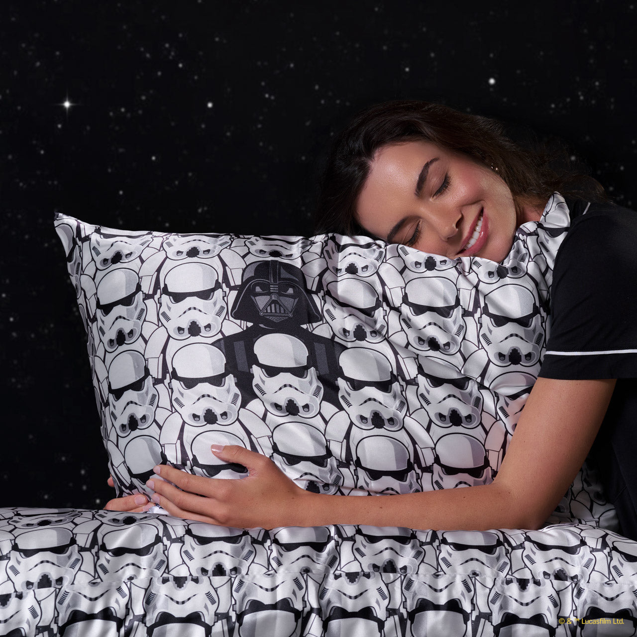 Star Wars™ & Kitsch Satin Pillowcase in Darth Vader & Stormtroopers - Image 4