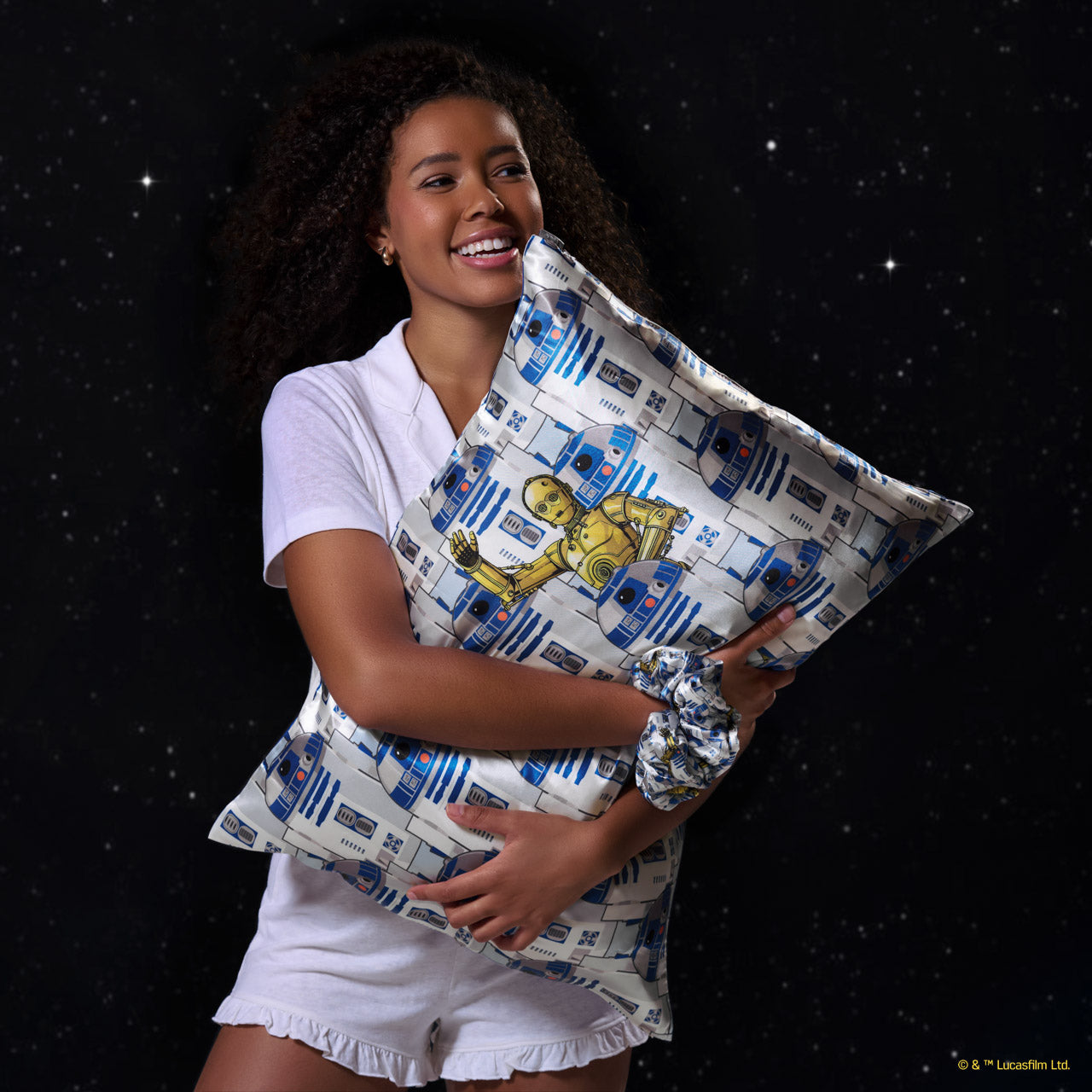 Star Wars™ & Kitsch Satin Pillowcase in R2-D2 & C-3PO - Image 3