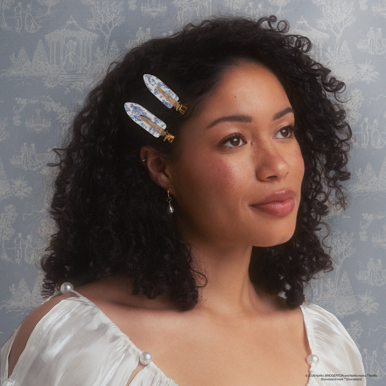 Bridgerton x Kitsch Creaseless Clips in Toile in Bloom - Image 4