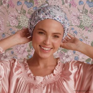 Alternative view of Bridgerton x Kitsch Satin-Lined Flexi Shower Cap in Wisteria