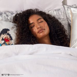 Alternative view of Kitsch x Wonder Woman Satin Pillowcase in Comic Print