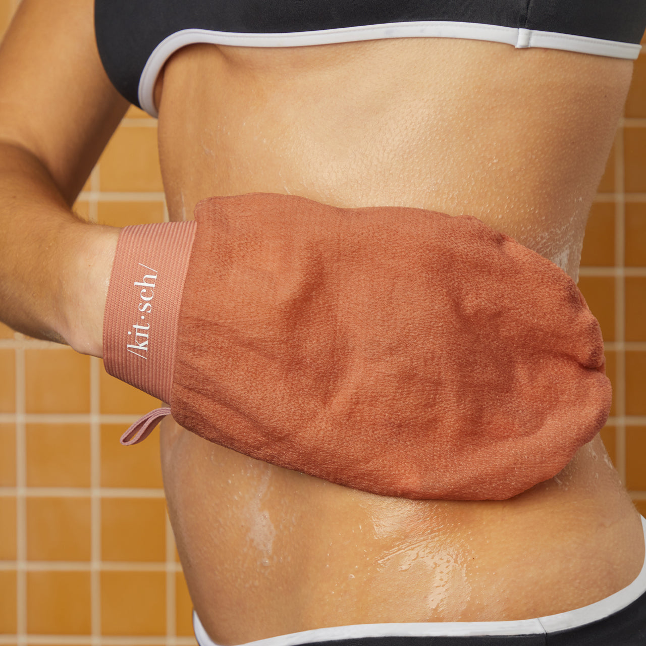 Black & Terracota Exfoliating Gloves 2pc Set - Image 3
